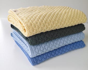 Hand-knitted baby blanket made from mulesing-free merino wool – soft baby blanket for newborns – sustainable gift for a newborn