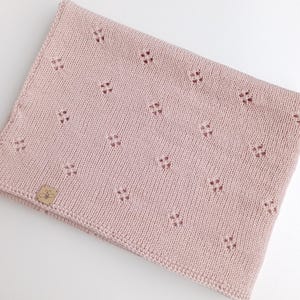 Zart umhüllt aus Merinowolle für die kleinen/Babydecke in einem Lochmuster gestrickt/personalisiert/Baby blanket