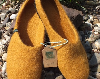 felt clogs size 43 curry/gold with latex sole