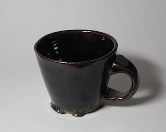 Taza de té de chocolate oscuro