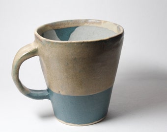 Taza turquesa y dorada hecha a mano