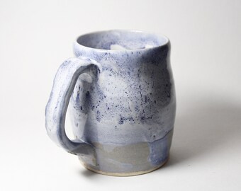 Taza giratoria blanca y azul