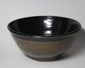 Tazón negro y dorado