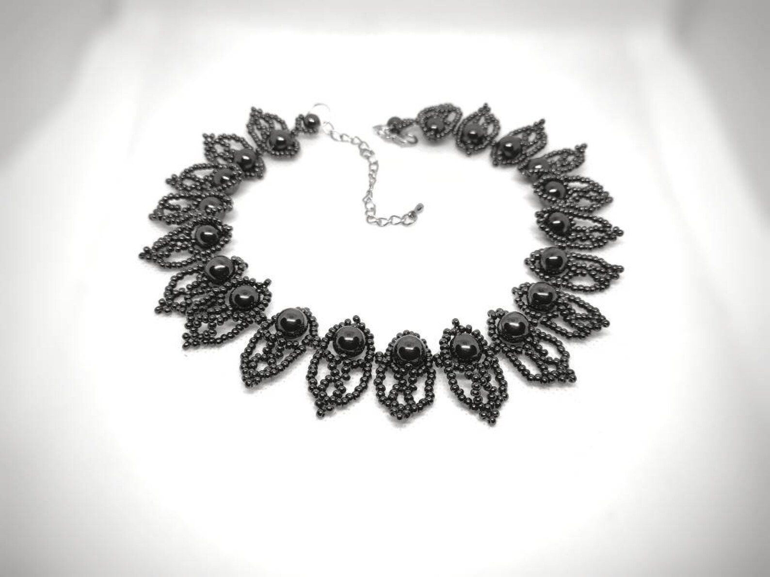 BLACK GEOMETRIC CHOKER
