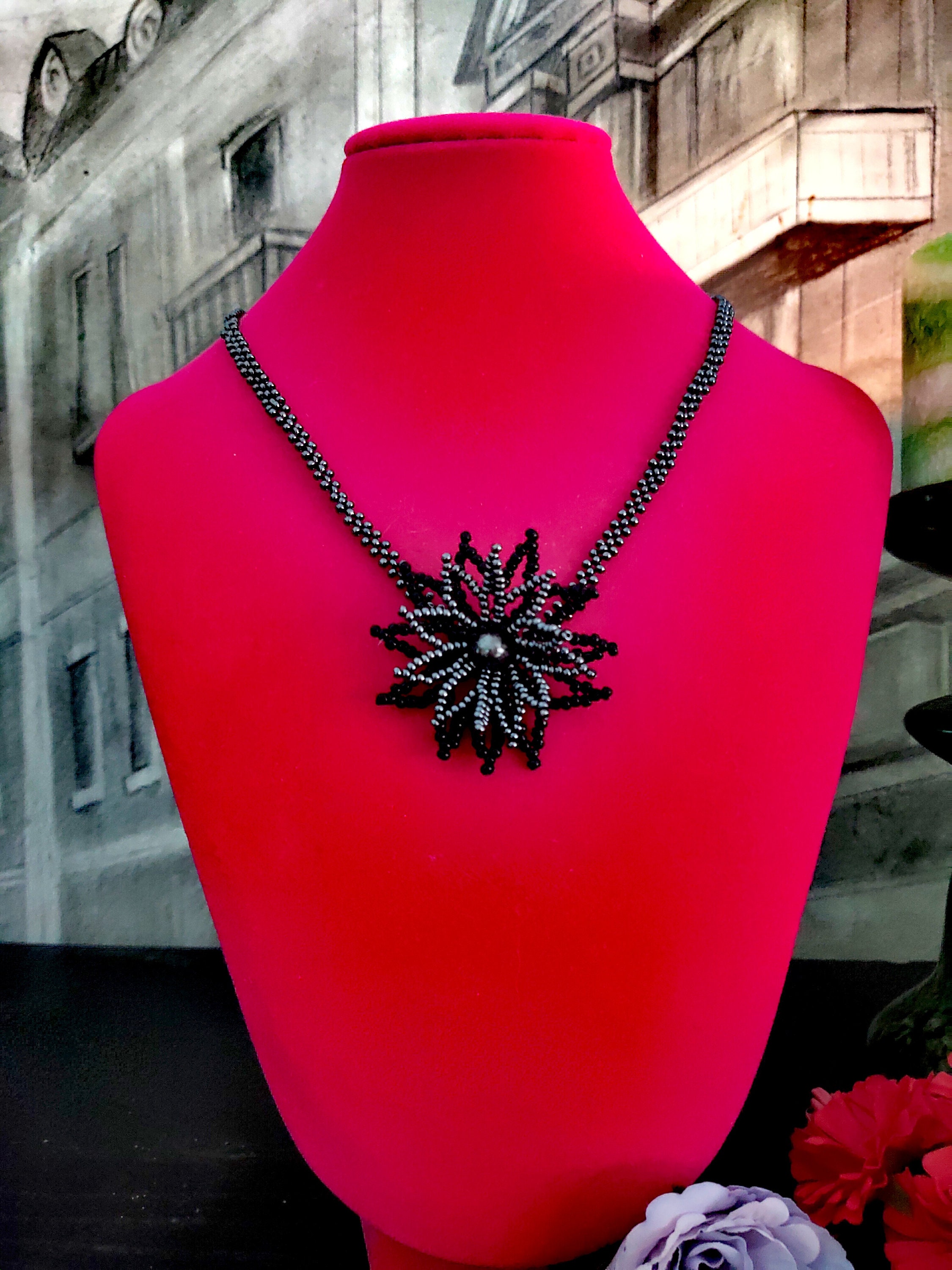 Collana Girocollo Gotica In Pizzo Nero Con Perline E Nappe Di Strass A Forma Di Fiore Cavo – Bijoux Donna