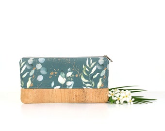 Pencil case made of cork and fabric with leaves