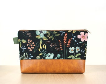 Make-up Bag with leatherette and meadow flowers