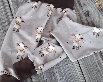 Pantaloni per neonati in jersey biologico, stampa mucca, motivo floreale, regalo per la nascita, pantaloni per bambini, battesimo, bambino, bambina, bambino, mucche, fattoria, marrone, beige, grigio