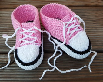 gehäkelte Babyschuhe Babychucks rosa Schnürschuhe Baby Häkelschuhe Mädchen handgemacht Turnschuhe Babysneakers Geschenk Babystiefel
