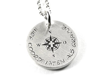 Pendentif avec gravure collier femme homme rose des vents boussole coordonnées GPS GEO rose des vents symbole et chaîne en argent 925 rond nom date PS339KE2