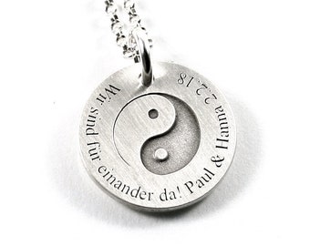 Anhänger mit Gravur Yin Yang Daoismus Philosophie Glaube Liebe Hoffnung Kraft Symbol Kette 925 Silber rund Name Datum Initiale | PS187KE2