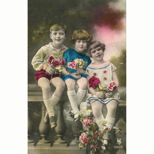 Tre bambini. Grecia 1 gennaio 1929. Cartoline d'epoca di auguri per il nuovo anno 1929 (su modello francese). [53479]
