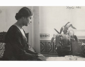 Young lady, Greece April 1933. Vintage photo postcard size [53021]