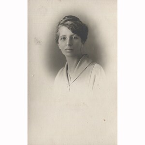 Signorina. Grecia, settembre 1918. Foto vintage formato cartolina [53043]
