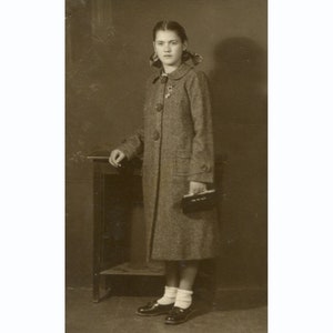 Girl.  Athens Greece 17.3.1939. Vintage  photo Photographer: Lorentis [52040]