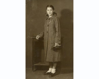 Girl.  Athens Greece 17.3.1939. Vintage  photo Photographer: Lorentis [52040]