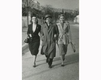 Two women and a man. Greece 1950s. Vintage photo. [52517]