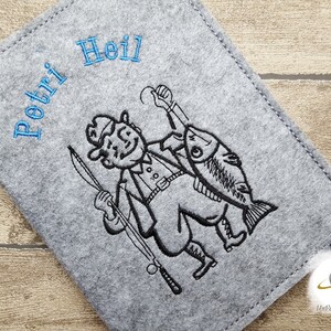 Hülle Etui Angelschein Fischereipass Petri Heil Angelscheinhülle Fischereipasshülle Namensbestickung Name Geschenk Angler Fangbuch angeln Bild 4