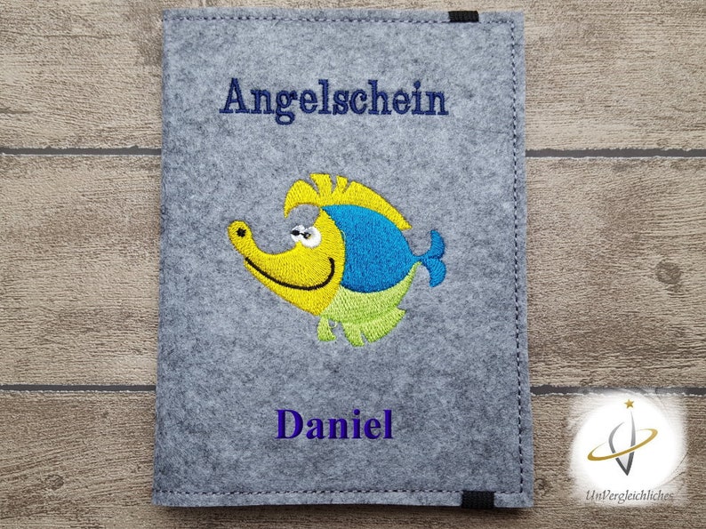 Hülle Etui Angelschein Fischereipass Petri Heil Angelscheinhülle Fischereipasshülle Namensbestickung Name Geschenk Angler Fangbuch angeln image 1