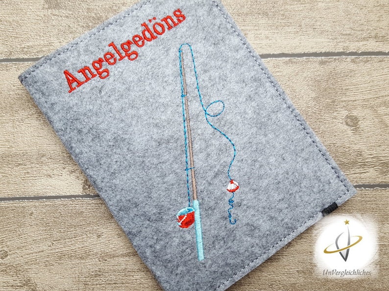 Hülle Etui Angelschein Fischereipass Angelgedöns Angelscheinhülle Fischereipasshülle Namensbestickung Name Geschenk Angler Fangbuch angeln Bild 4