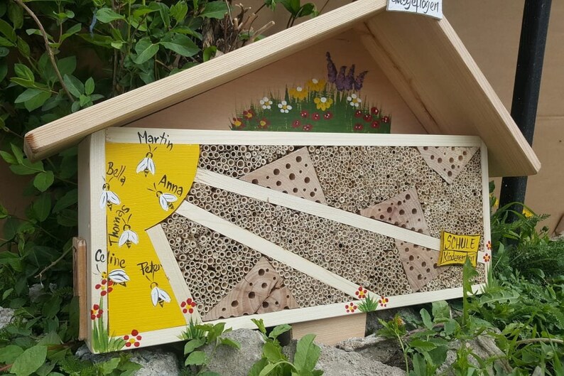 Bee Hotel With Childrens Name Kindergarten Farewell Etsy