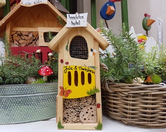 Bienenhaus klein, Hochzeitsgeschenk, Insektenhotel, mit Wunschtext und Namen, wetterfest, Wandmontage