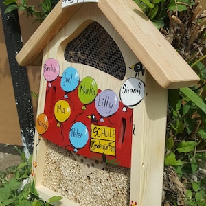 Insect hotel, kindergarten, farewell gift, weatherproof, with children&#39;s names in balloons