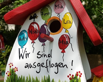 Abschiedsgeschenk Erzieherin - Vogelhaus für den Kindergarten, Vogelvilla personalisiert mit Namen der Kinder | wetterfeste Farben