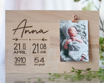 Geschenk zur Geburt, Geburtstafel personalisiert mit Namen und Geburtsdaten, Fotobrett Klemmbrett