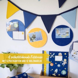 Prikbord vilt decoratie astronaut blauwe pins kaarten sterren