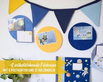 Corkboard vilt decoratie astronaut blauwe punaises kaarten sterren