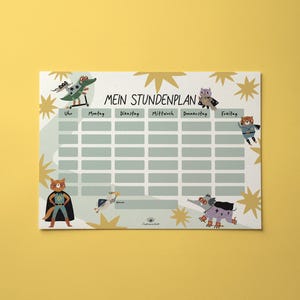 Könnte beinhalten: Ein rechteckiger Stundenplan mit dem Text "MEIN STUNDENPLAN" und illustrierten Superhelden-Tieren. Die Tabelle hat einen hellgrünen Hintergrund mit Zeilen für jeden Tag und Zeitfenster. Dekorative Sternformen umgeben die Tabelle.