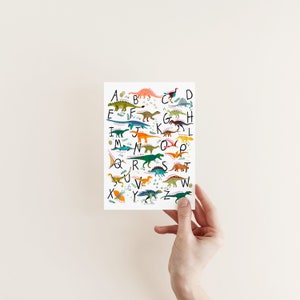 POSTKARTE Alle meine Dinos ! Dinosaurier ABC Alphabet Dino Lernkarte Lernen Buchstabieren Buchstaben Saurier Dinos T-Rex Einladungskarte