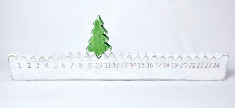 Adventskalender aus Holz Tannenbaum