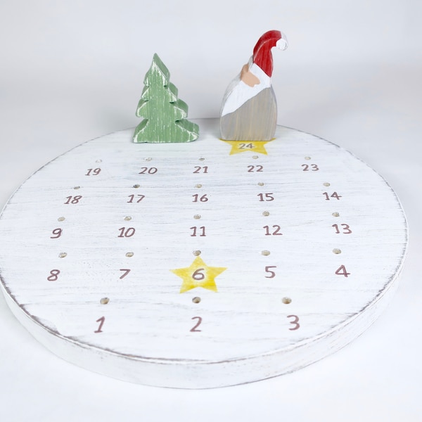 Adventskalender, Holz, rund mit Weihnachtsmann und Baum