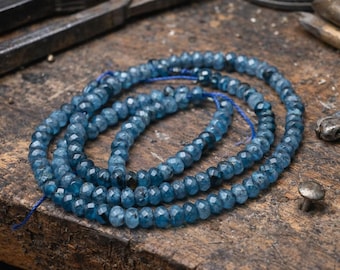 Malaysia jade beads strand, faceted, dyed blue-grey, 4 x 2-3 mm (approx. 118 beads / approx. 36 cm length)