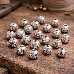 20 tibetanska metalldistanspärlor, 6 x 5 mm, antik silverfärgade