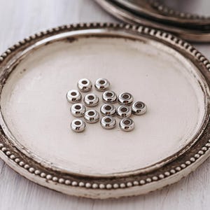 15 metal spacer beads, 4 x 1.6 mm, platinum-colored