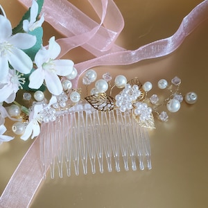 Bridal Hair comb- Bridal Hairpiece- Bridal accessory- White Pearl and Crystal Hair comb- Golden Bride- Pearl Wedding Hair Comb for Bride
