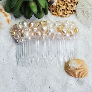 Elegant Freshwater Pearl Bridal Hair Comb- Handmade Wedding Accessory- Pearl Bridal Comb- Bridal Hairpiece- Delicate Pearl Wedding Hair Comb