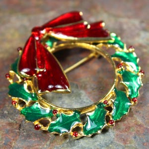 Christmas Wreath Brooch - Holiday Jewelry - Christmas Accessories - Holiday Wreath - Holly Berries - Christmas Jewelry | Bixley Shop