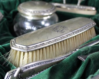Impresionante juego de tocador de 21 piezas en plata de ley antigua con estuche forrado de terciopelo / Cabezales de cepillo pequeños de hueso / Cerdas de pelo de caballo / Tienda Bixley