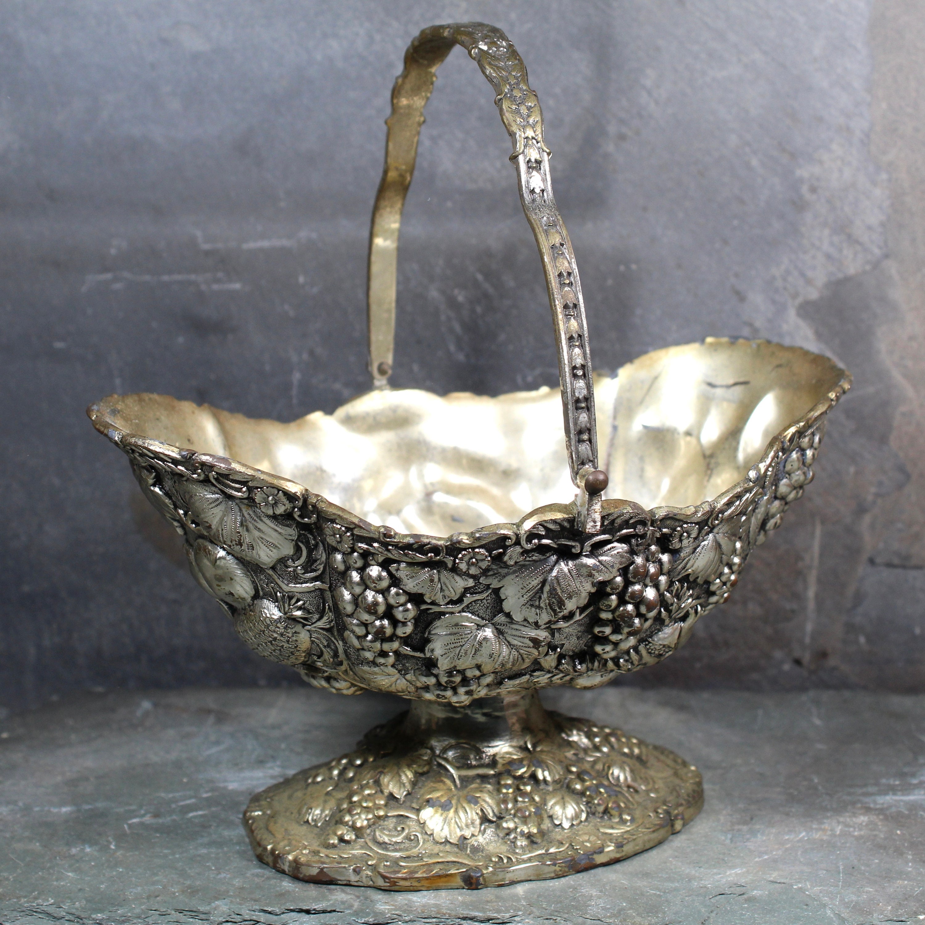 Vintage Ornate Silver-toned Serving Dish With Handle | Fruit Vintage Ornate Silver-toned Serving Dish With Handle | Fruit