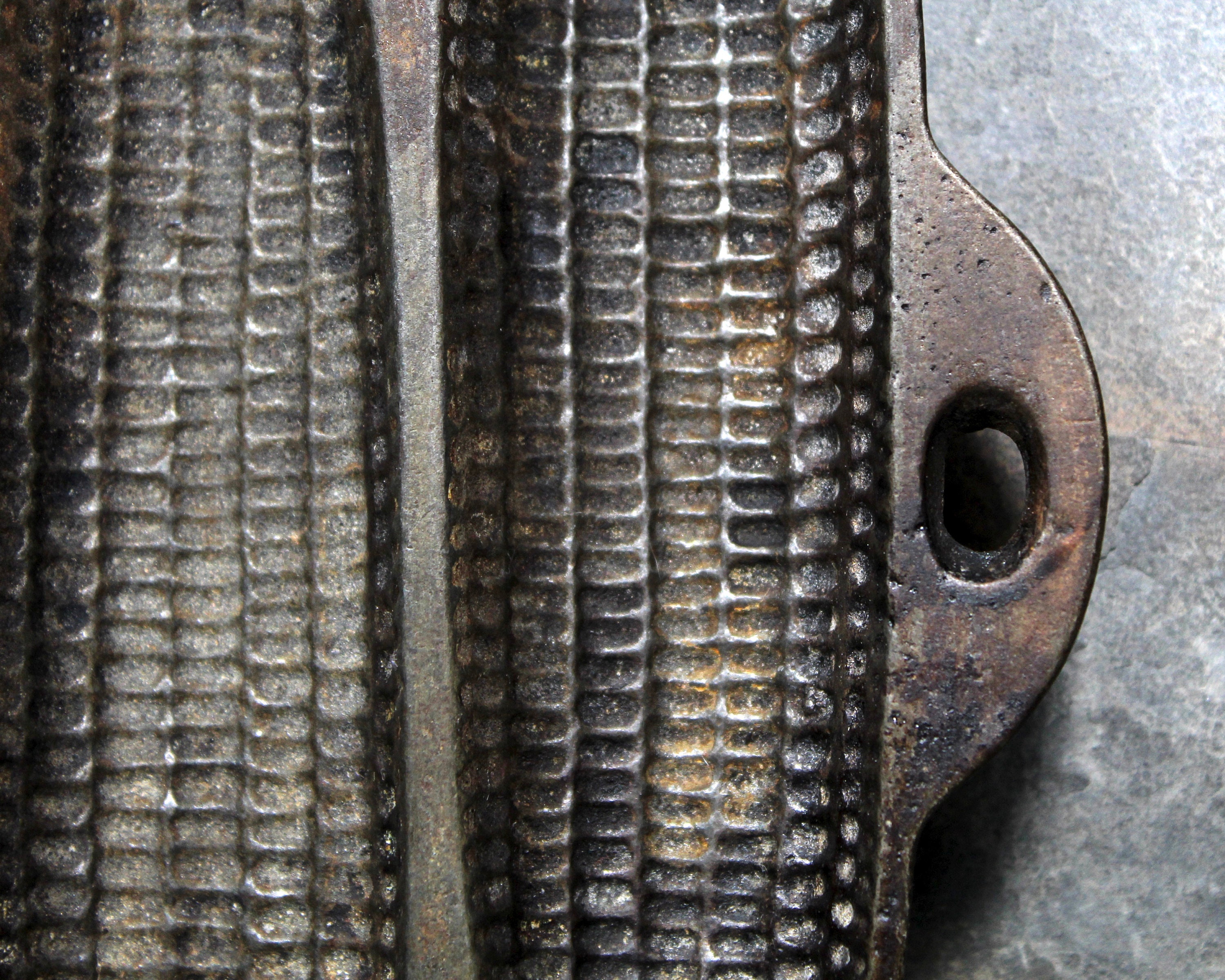 Antique Corn Bread Mold - Cast Iron Bread Pan - Unmarked Heavy Pan – Bixley  Shop