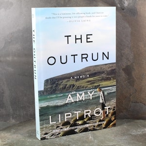 RZADKIE! Zaawansowany, niekorygowany dowód The Outrun: A Memoir autorstwa Amy Liptrot, 2016 | Miękka oprawa Zaawansowana kopia | Najlepsza książka non-fiction, 2016