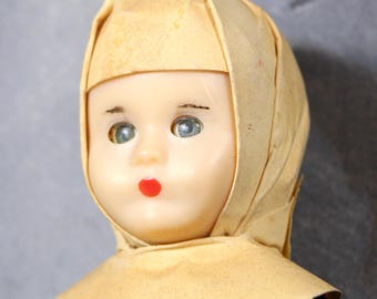 Muñeca monja vintage de ojos soñolientos / Monja de ojos azules con hábito de gasa / Tienda Bixley