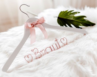 Kleiderbügel Aussparung Kleiderhaken Hochzeit - Brautkleiderbügel Braut Brautkleid namen datum individuell personalisiert