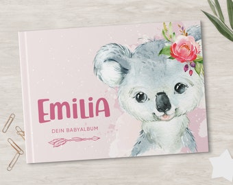 Babyalbum - Erstes Babyjahr zum Ausfüllen, PERSONALISIERBAR, 104 Seiten, Album zur Geburt, Baby-Tagebuch, Meilensteine, 1. Jahr | Koala rosa