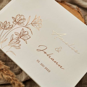 Libro degli ospiti per matrimonio Deluxe Flower | Libro degli ospiti per matrimonio | Colore beige | con domande | personalizzato e raffinato | A4 | Qualità premium