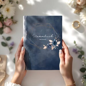 Stammbuch der Familie | Watercolor Breeze Blau | Hardcover mit Ringmechanik, inklusive Register | personalisiert Name Datum | Marineblau